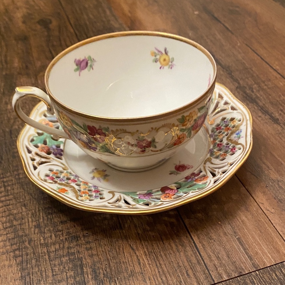 Chateau Floral Mug with Gold Trim